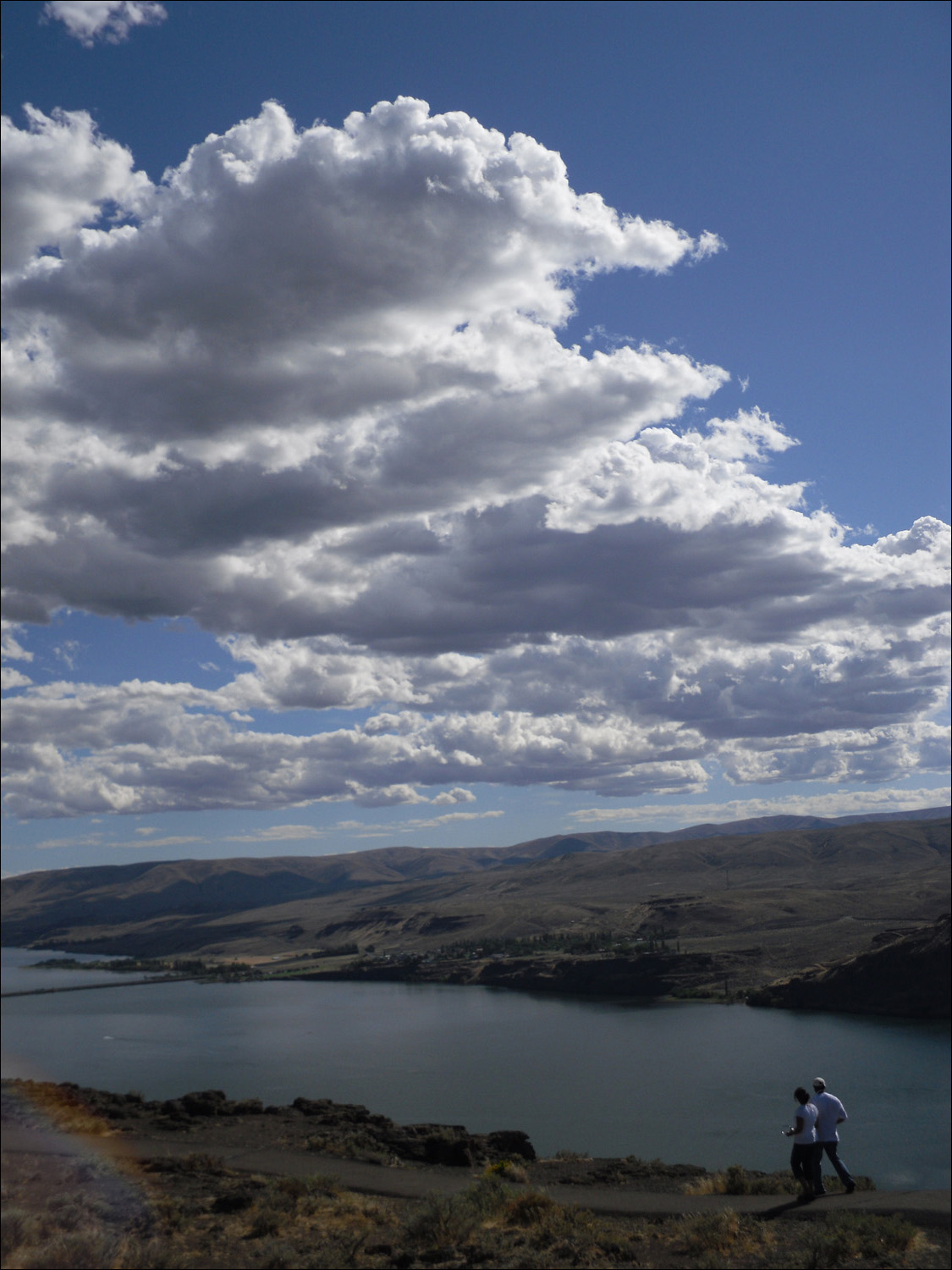 Washington State- View of Wanapum lake off I90